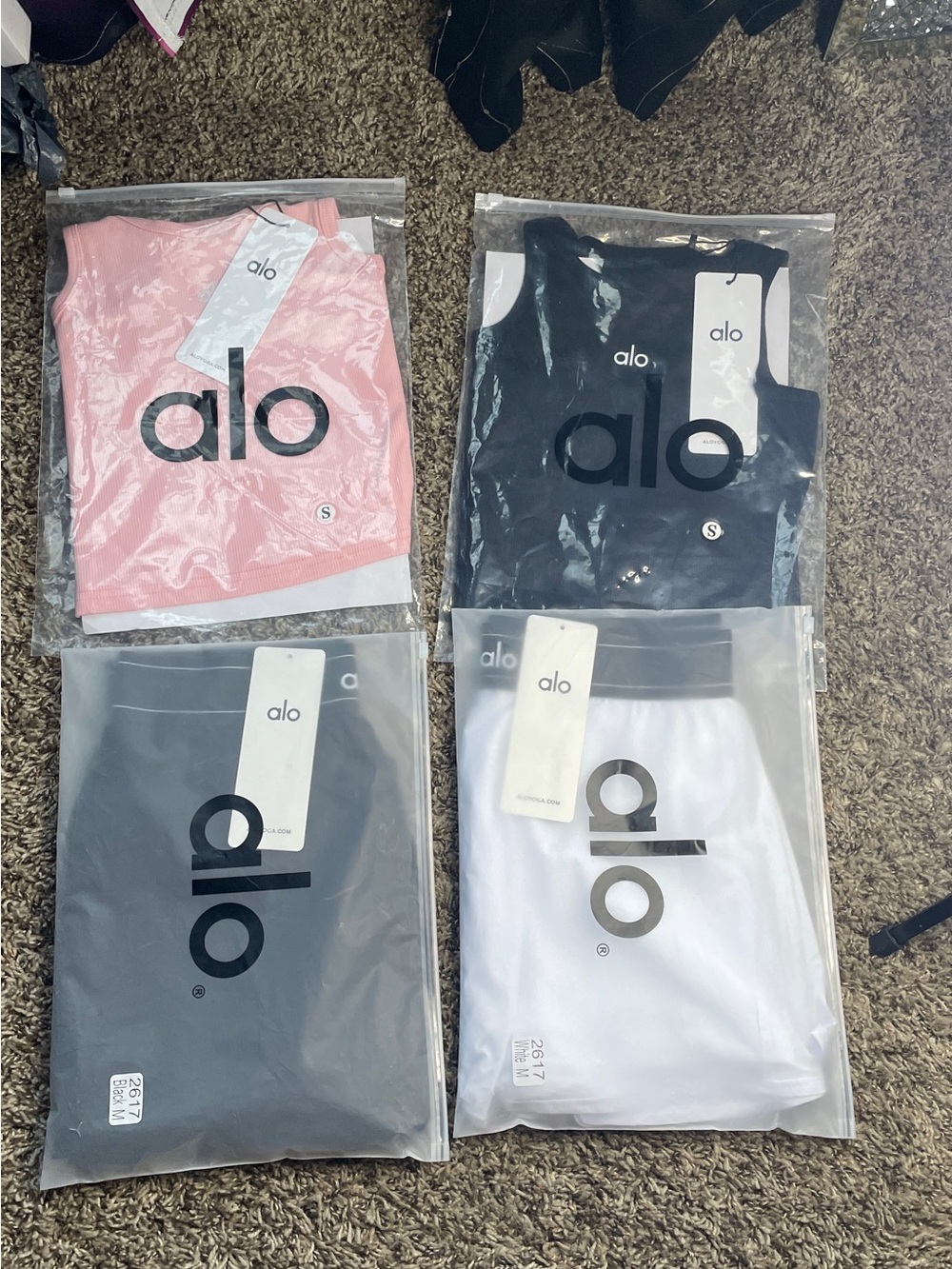 Alo Yoga Bundle Of 4